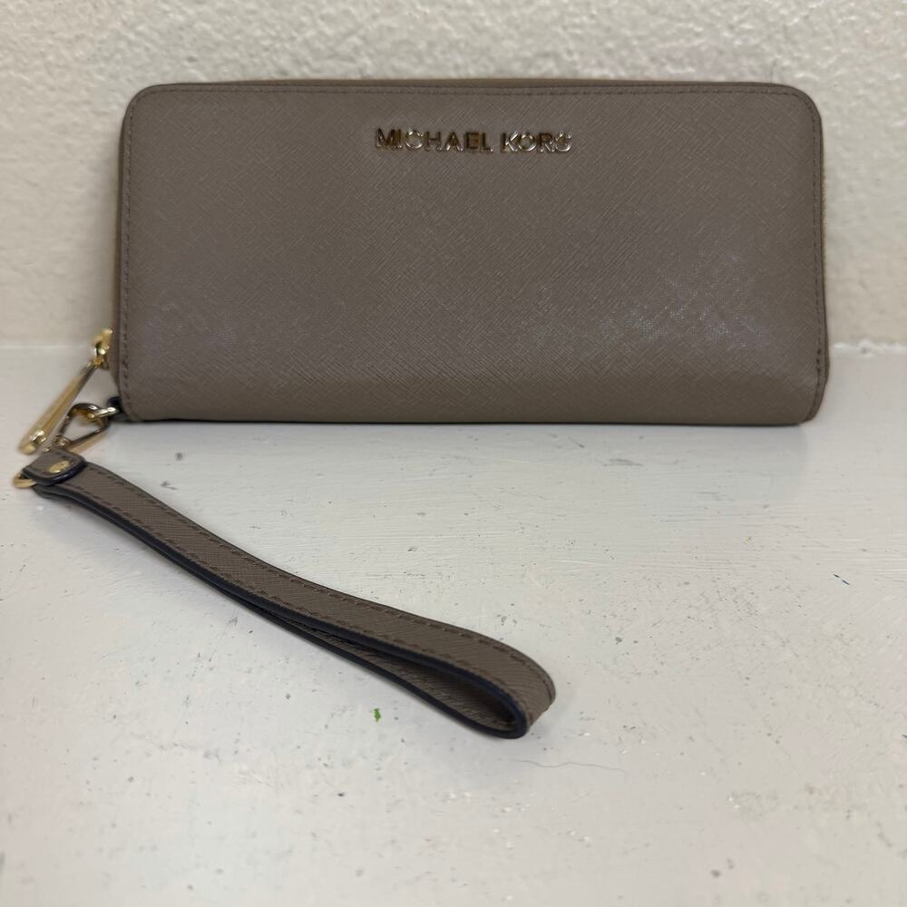 Michael Kors Large Pebbled Leather Continental Wallet Wristlet Taupe EUC